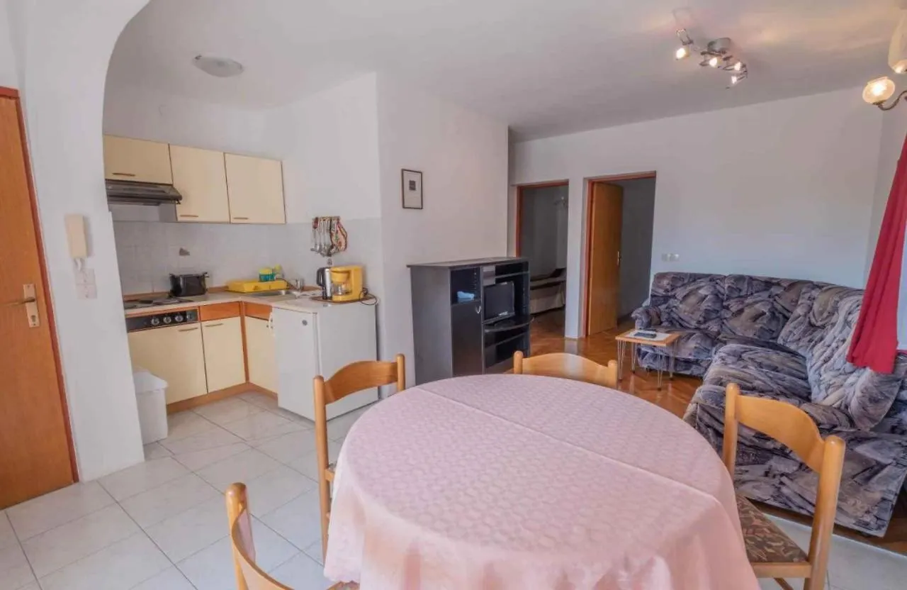 Apartment In Jadranovo 41875